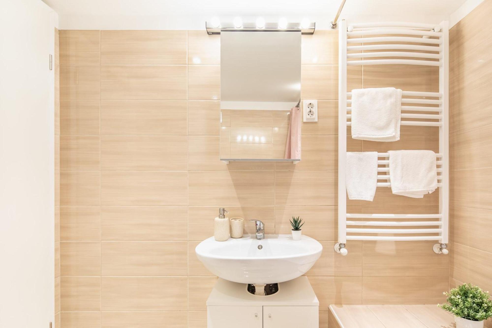 Apartament And Cute With 3 And Ac Budapesta