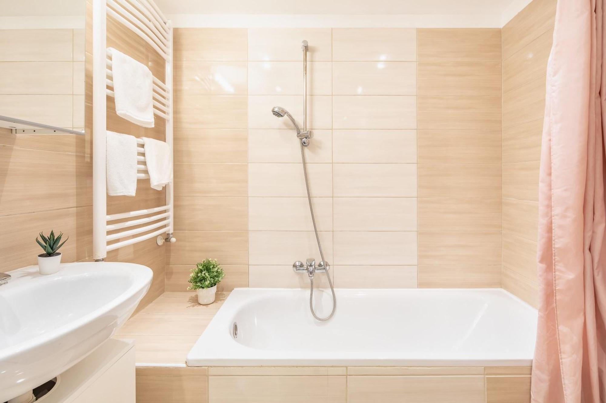And Cute With 3 And Ac Apartament Budapesta